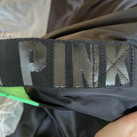 Victoria Secret pineapple cooler bag . NWT still in packaging ) - Picture 5 of 6